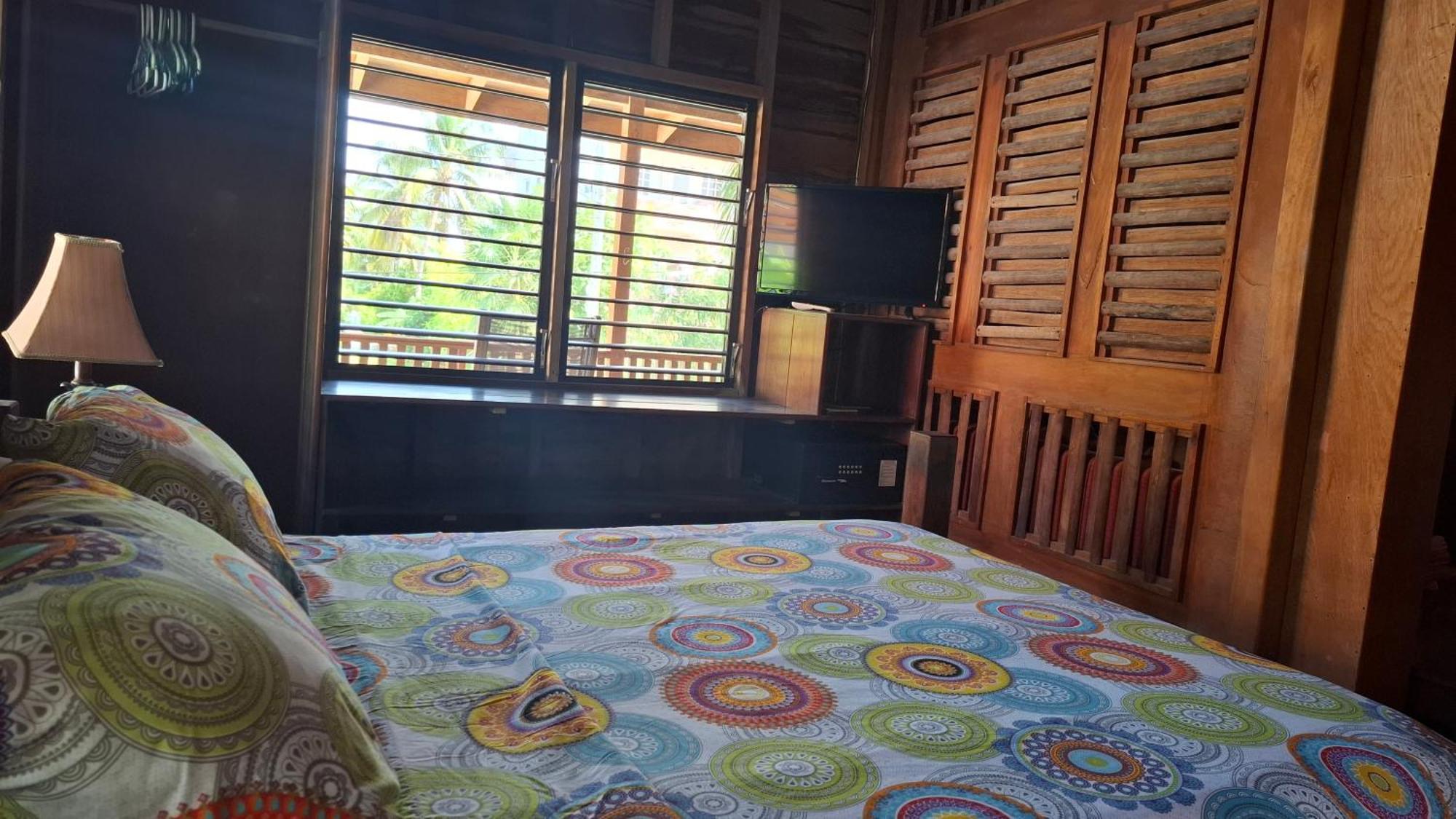 Amanda'S Place Casa Amancer - Sea View, Pool And Tropical Garden Caye Caulker Ngoại thất bức ảnh